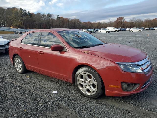 3FAHP0HG5AR139323 - 2010 FORD FUSION SE RED photo 4