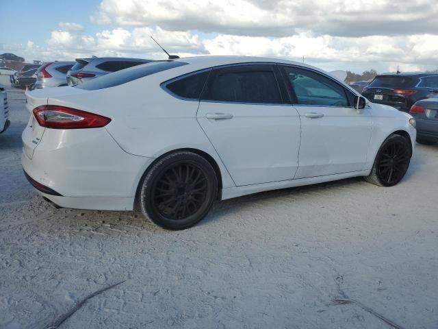 3FA6P0HR6DR153647 - 2013 FORD FUSION SE WHITE photo 3