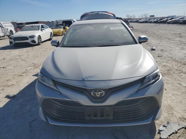 4T1C11AK0LU364041 - 2020 TOYOTA CAMRY LE GRAY photo 5