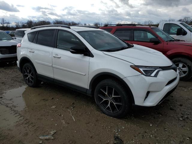 JTMJFREV0JD257567 - 2018 TOYOTA RAV4 SE WHITE photo 4