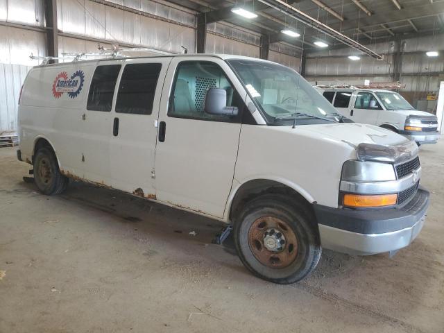 1GBHG39K981220011 - 2008 CHEVROLET EXPRESS WHITE photo 4