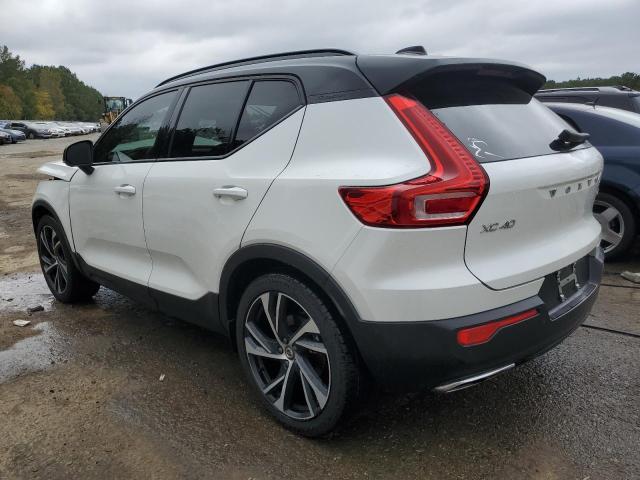 YV4162UM6L2340948 - 2020 VOLVO XC40 T5 R-DESIGN WHITE photo 2