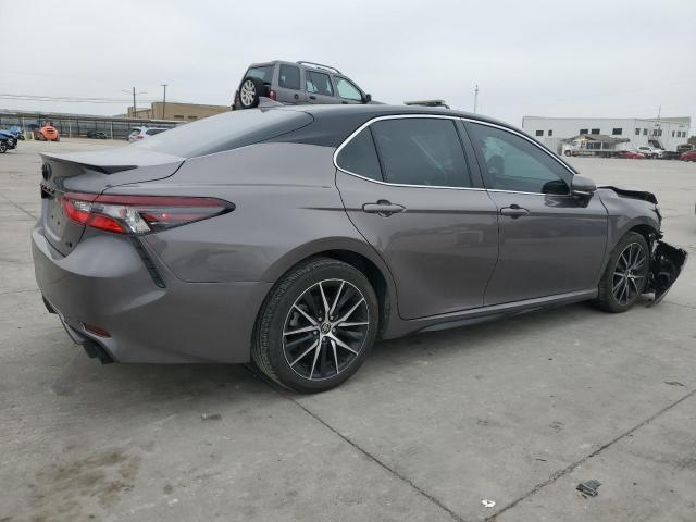 4T1G11AK5NU653551 - 2022 TOYOTA CAMRY SE GRAY photo 3