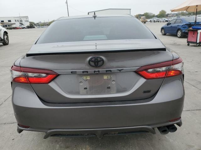 4T1G11AK5NU653551 - 2022 TOYOTA CAMRY SE GRAY photo 6