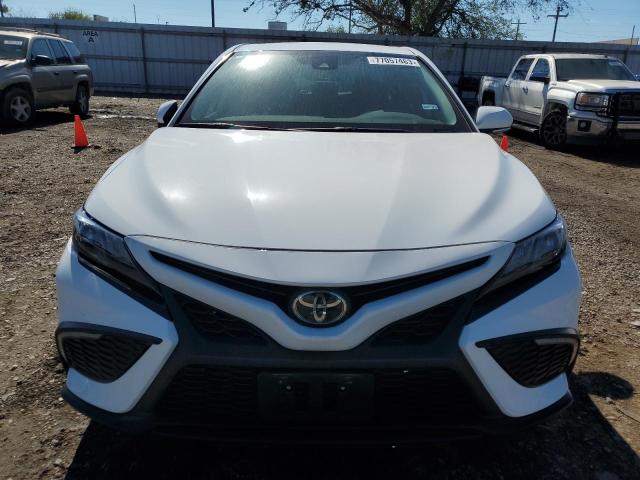 4T1T11AK8PU784488 - 2023 TOYOTA CAMRY SE NIGHT SHADE WHITE photo 5