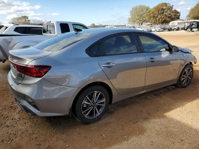 3KPF24AD1PE678562 - 2023 KIA FORTE LX SILVER photo 3