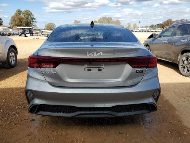 3KPF24AD1PE678562 - 2023 KIA FORTE LX SILVER photo 6