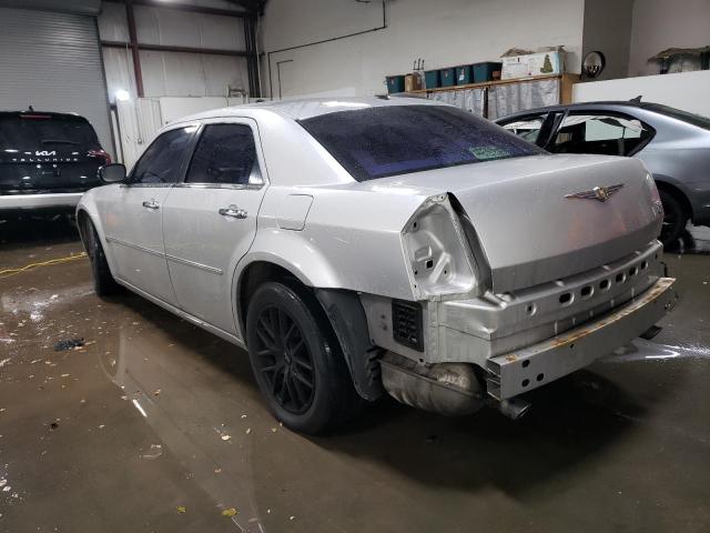 2C3LA63H57H664402 - 2007 CHRYSLER 300C SILVER photo 2