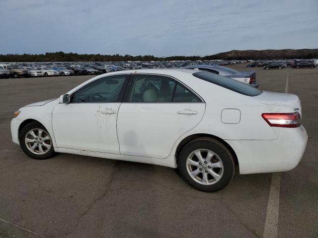 4T1BF3EK0BU589125 - 2011 TOYOTA CAMRY BASE WHITE photo 2