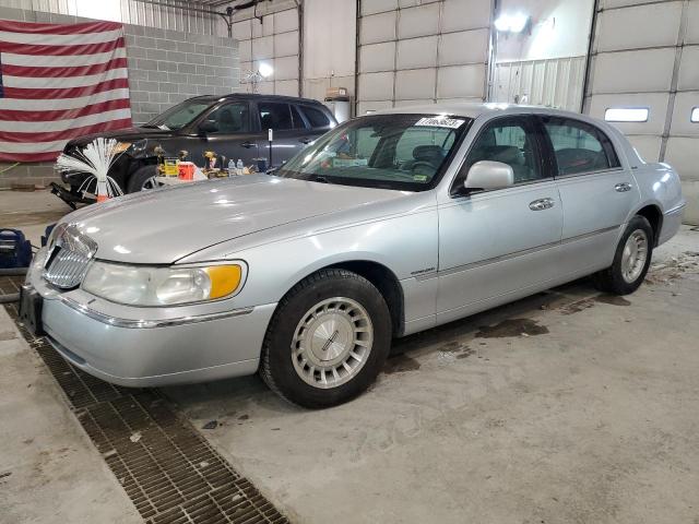 1LNFM81W9WY682172 - 1998 LINCOLN TOWN CAR EXECUTIVE SILVER photo 1
