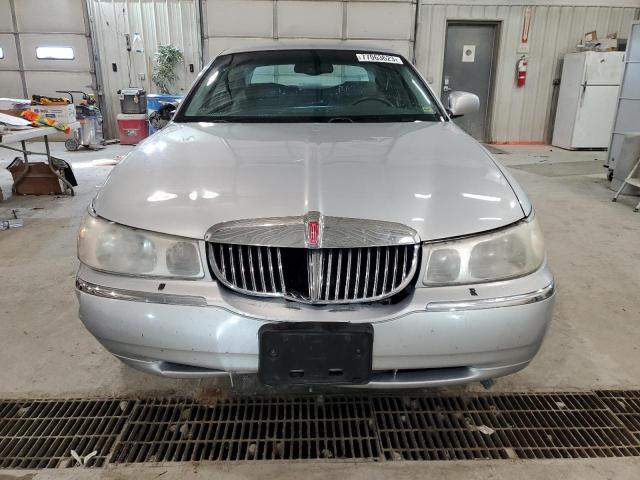 1LNFM81W9WY682172 - 1998 LINCOLN TOWN CAR EXECUTIVE SILVER photo 5