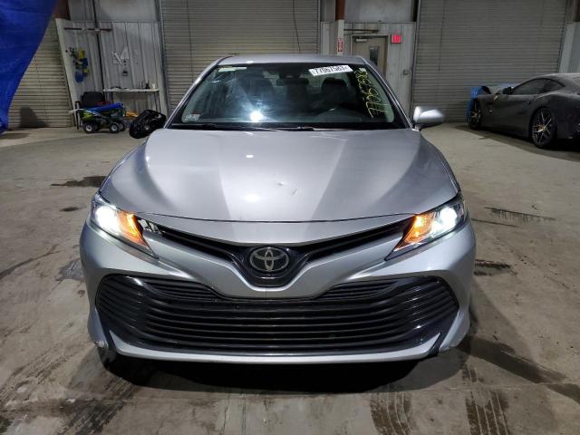 4T1B11HK1KU711067 - 2019 TOYOTA CAMRY L SILVER photo 5