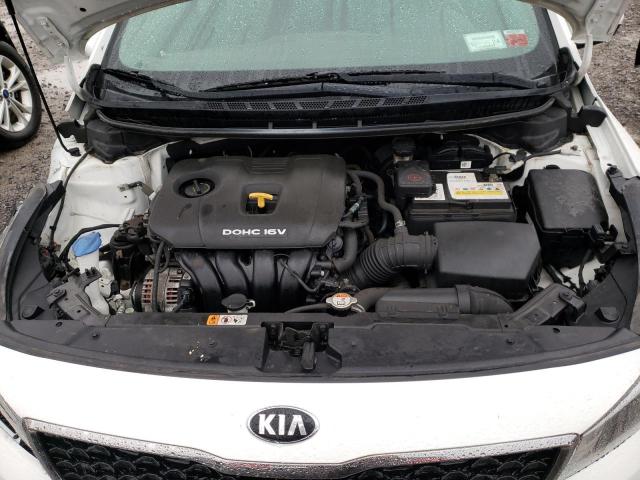 3KPFK4A74JE228213 - 2018 KIA FORTE LX WHITE photo 11