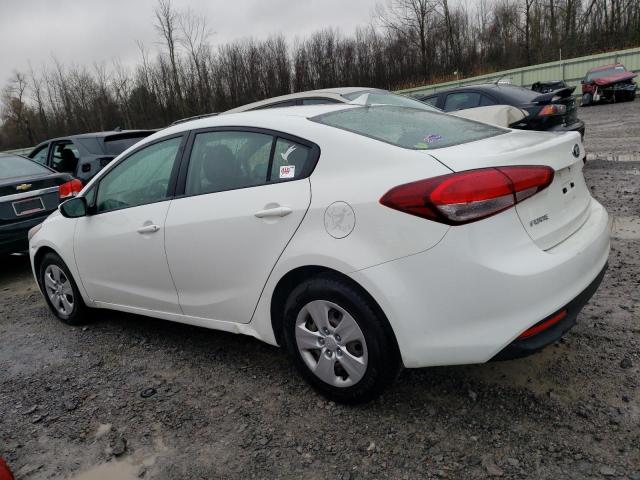 3KPFK4A74JE228213 - 2018 KIA FORTE LX WHITE photo 2