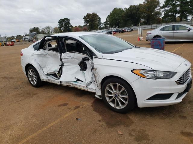 3FA6P0H79HR224490 - 2017 FORD FUSION SE WHITE photo 4