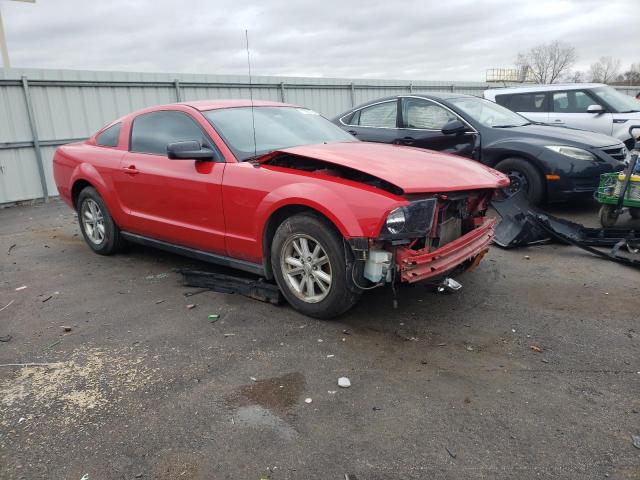 1ZVFT80N075333286 - 2007 FORD MUSTANG RED photo 4