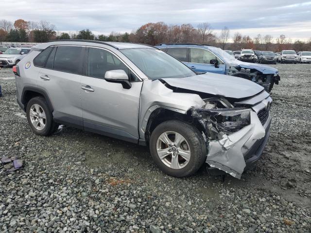 2T3W1RFV6KW019200 - 2019 TOYOTA RAV4 XLE SILVER photo 4