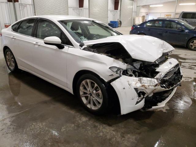 3FA6P0H71LR155657 - 2020 FORD FUSION SE WHITE photo 4