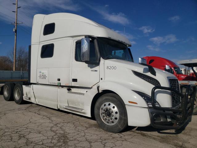 4V4NC9EH6NN291165 - 2022 VOLVO VN VNL WHITE photo 1