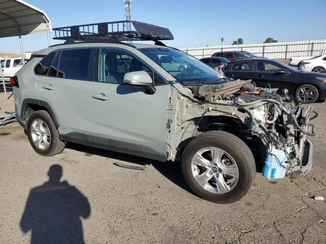 4T3R6RFV5LU001755 - 2020 TOYOTA RAV4 XLE GRAY photo 4