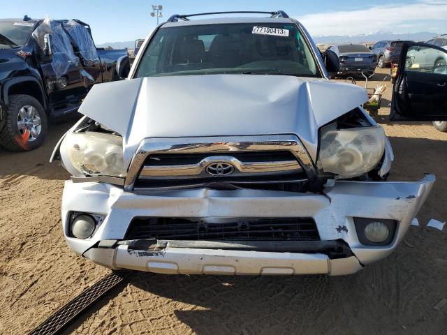 JTEBU14R560104449 - 2006 TOYOTA 4RUNNER SR5 SILVER photo 5