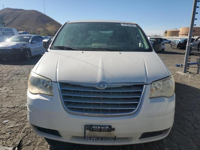 2A4RR2D18AR344804 - 2010 CHRYSLER TOWN & COU LX WHITE photo 5