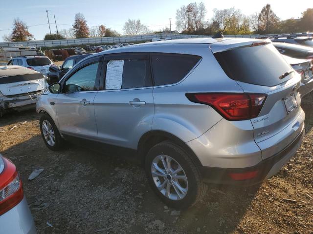 1FMCU0GD9KUC26572 - 2019 FORD ESCAPE SE SILVER photo 2