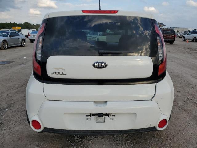 KNDJN2A28F7158572 - 2015 KIA SOUL WHITE photo 6