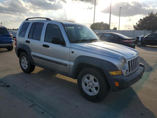 1J4GL48K47W633072 - 2007 JEEP LIBERTY SPORT SILVER photo 4