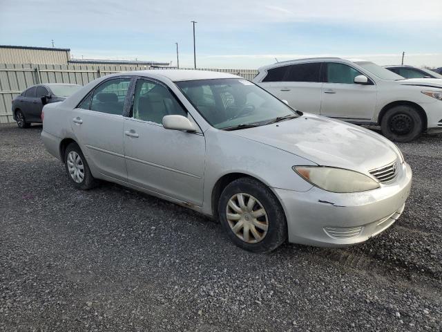 4T1BE32K45U972173 - 2005 TOYOTA CAMRY LE SILVER photo 4