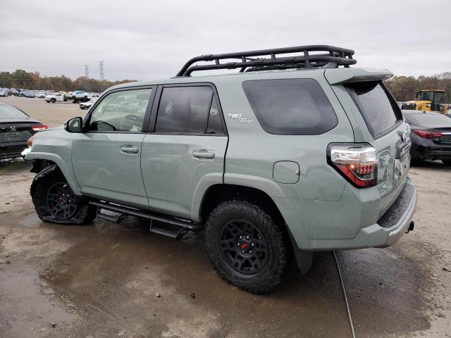 JTERU5JR8P6210922 - 2023 TOYOTA 4RUNNER SE GRAY photo 2