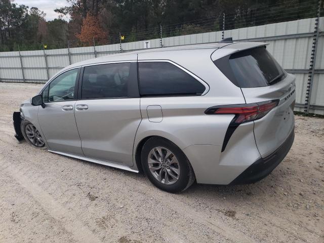 5TDKRKEC1NS128815 - 2022 TOYOTA SIENNA LE SILVER photo 2