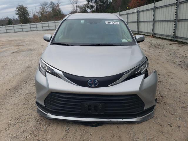 5TDKRKEC1NS128815 - 2022 TOYOTA SIENNA LE SILVER photo 5