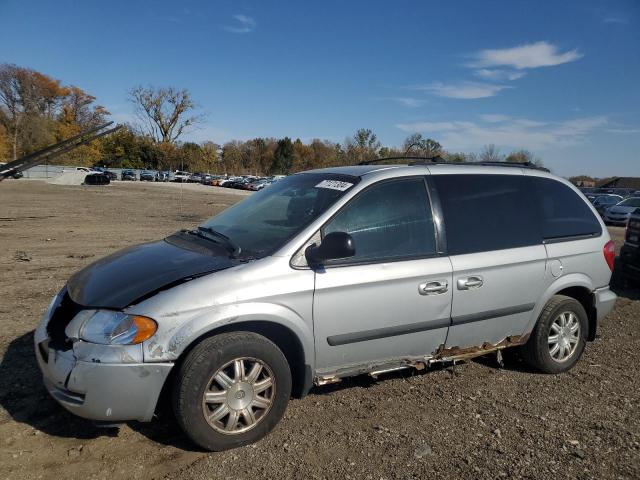 2005 CHRYSLER TOWN & COU, 