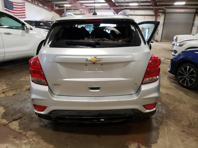 KL7CJLSB8JB687953 - 2018 CHEVROLET TRAX 1LT SILVER photo 6