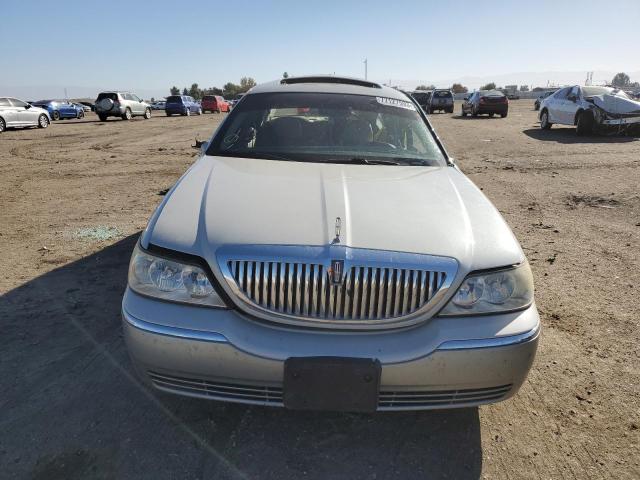 1LNHM82W46Y605426 - 2006 LINCOLN TOWN CAR SIGNATURE LIMITED SILVER photo 5