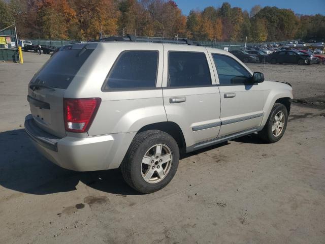 1J8GR48K67C580292 - 2007 JEEP GRAND CHER LAREDO SILVER photo 3