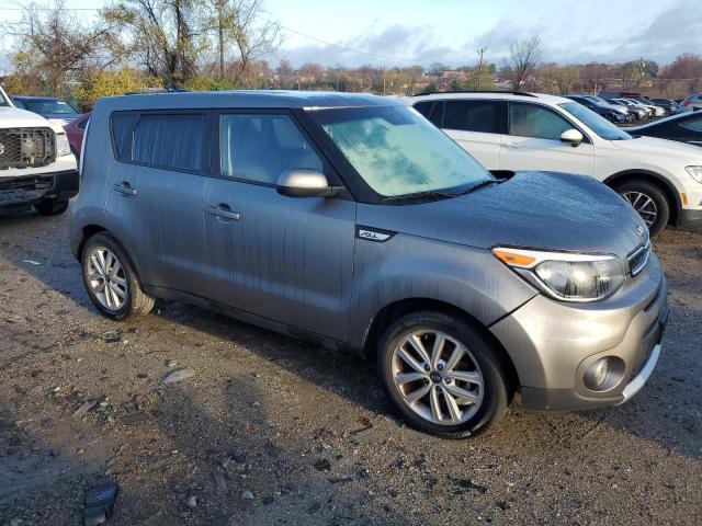 KNDJP3A53J7607398 - 2018 KIA SOUL + GRAY photo 4