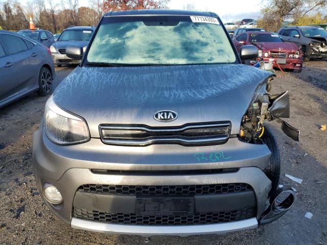 KNDJP3A53J7607398 - 2018 KIA SOUL + GRAY photo 5