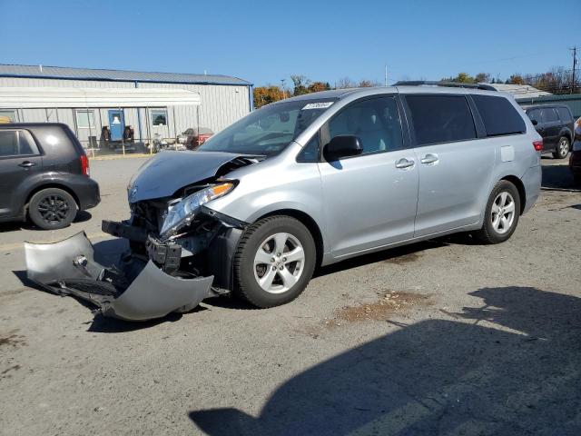 2015 TOYOTA SIENNA LE, 