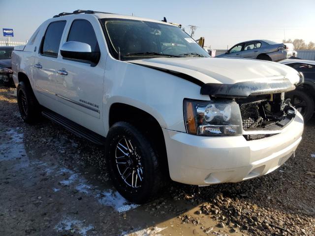 3GNTKGE75DG183183 - 2013 CHEVROLET AVALANCHE LTZ WHITE photo 4