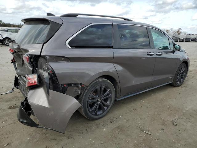 5TDDRKECXMS019308 - 2021 TOYOTA SIENNA XSE GRAY photo 3