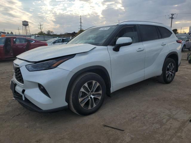 5TDHZRBH6NS176507 - 2022 TOYOTA HIGHLANDER XLE WHITE photo 1