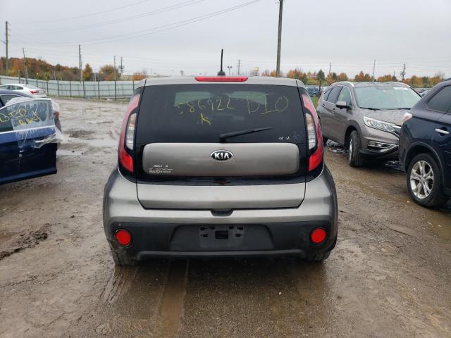 KNDJN2A20J7586922 - 2018 KIA SOUL GRAY photo 6