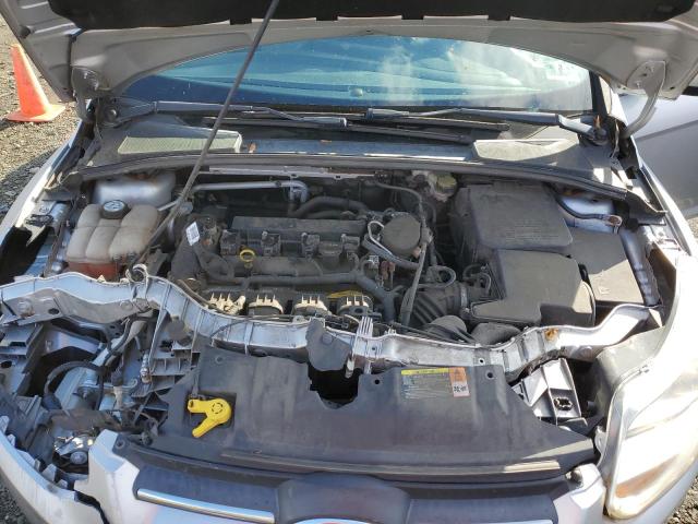 1FAHP3F21CL437359 - 2012 FORD FOCUS SE SILVER photo 11