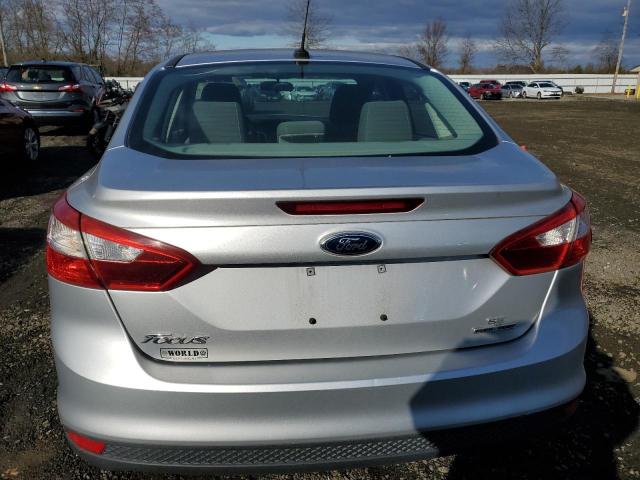 1FAHP3F21CL437359 - 2012 FORD FOCUS SE SILVER photo 6