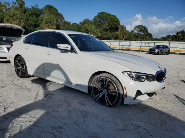 WBA5R1C56KFH15275 - 2019 BMW 330I WHITE photo 4