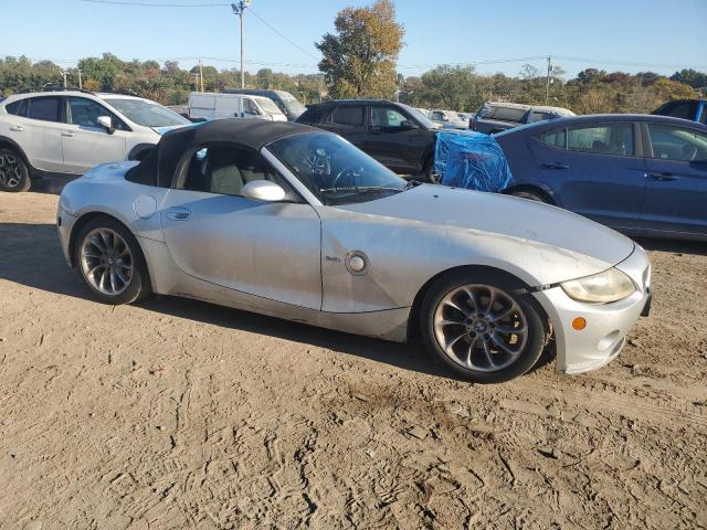 4USBT33555LS55106 - 2005 BMW Z4 2.5 SILVER photo 4