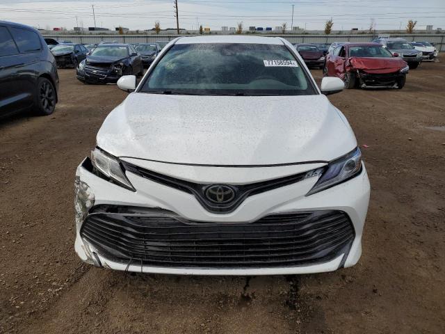 4T1B11HK5JU102255 - 2018 TOYOTA CAMRY L WHITE photo 5