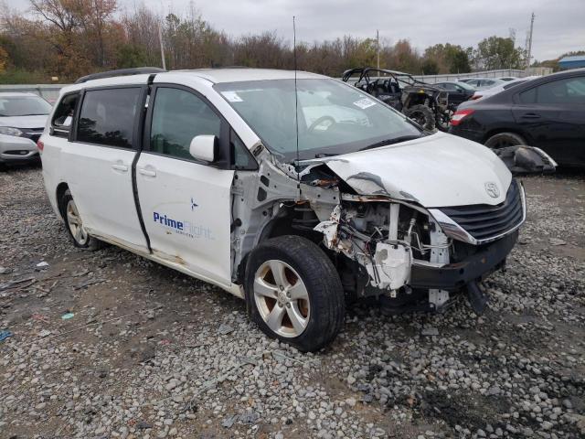 5TDKK3DC0DS356332 - 2013 TOYOTA SIENNA LE WHITE photo 4